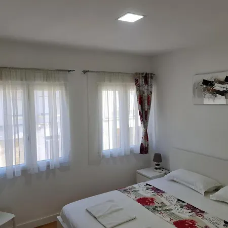 Arenas 3 Apartment